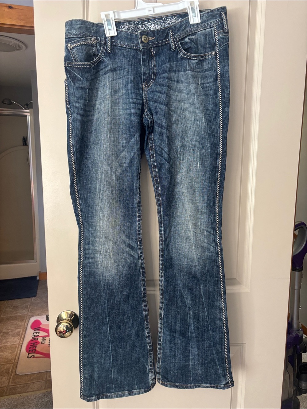 Express Women's Flare Jeans - Medium Blue Wash